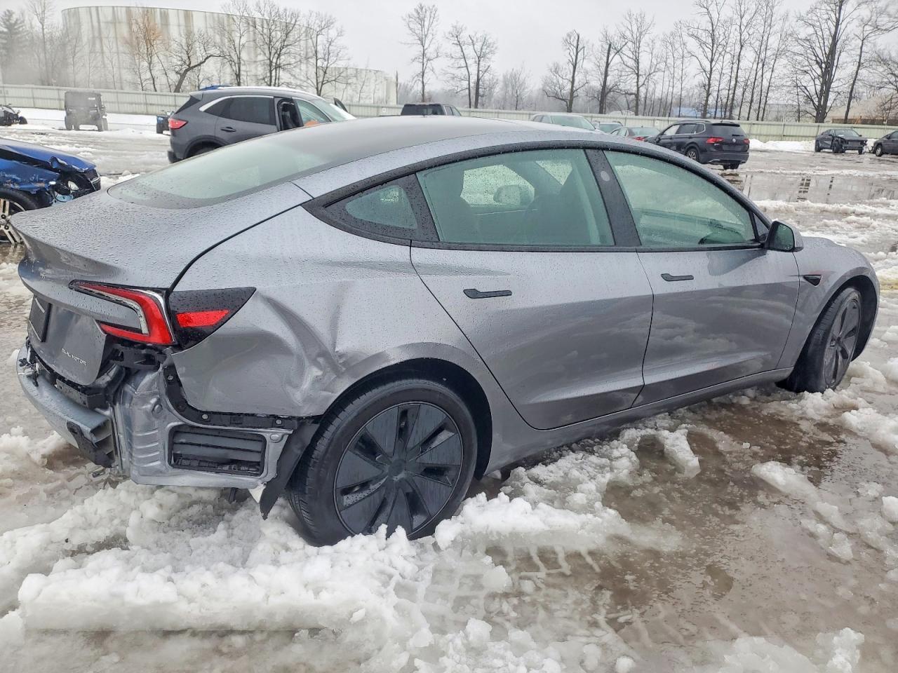 2025 Tesla Model 3 - zdjęcie 3