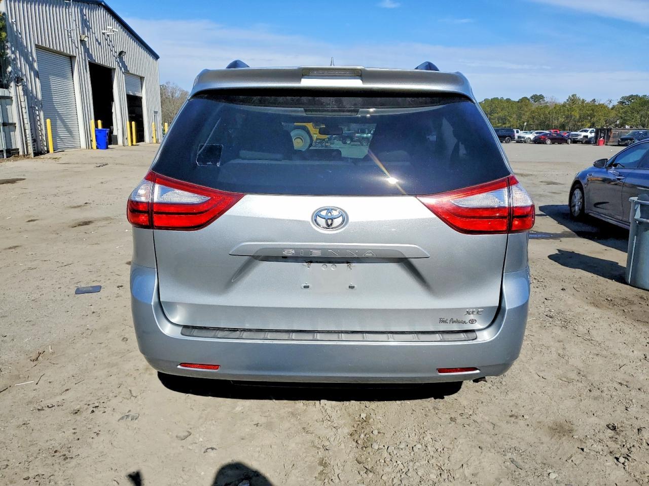 2019 Toyota Sienna Xle - zdjęcie 6