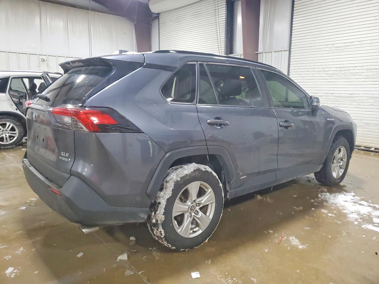 2021 Toyota Rav4 Hybrid Xle - zdjęcie 3