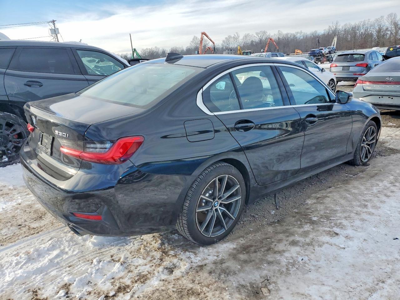 2019 BMW 330Xi - zdjęcie 3