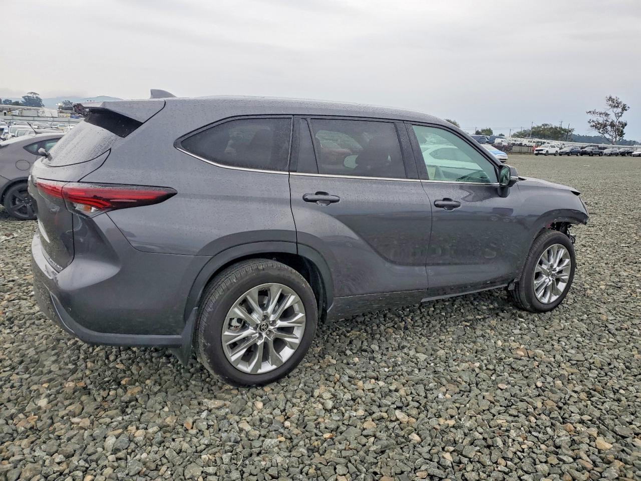 2025 Toyota Highlander Le - zdjęcie 3