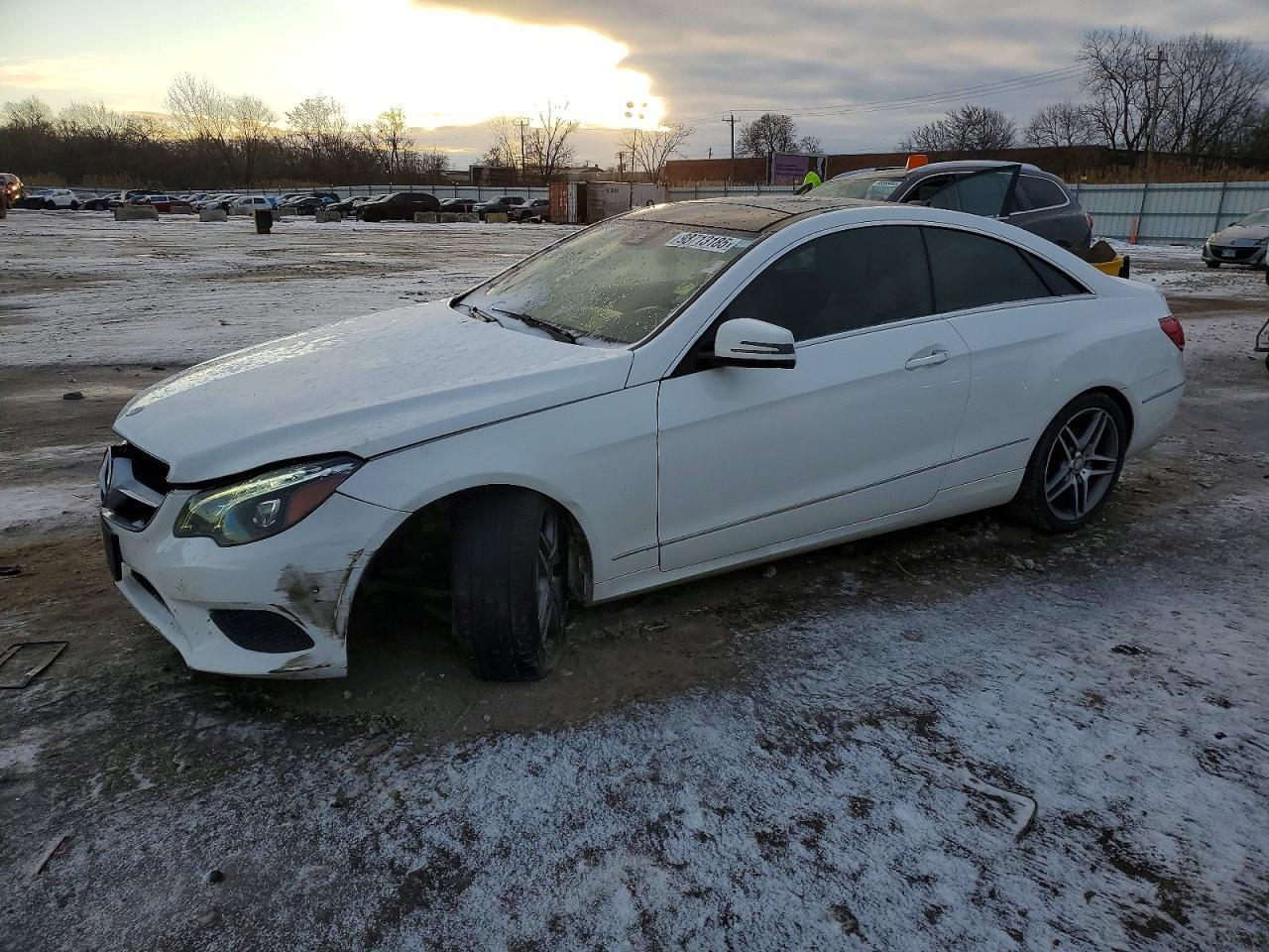 2016 Mercedes-Benz E 400 - zdjęcie główne
