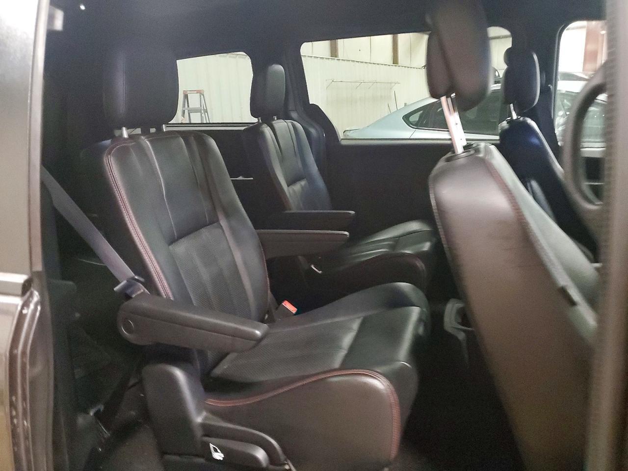2016 Dodge Grand Caravan R/T - zdjęcie 11