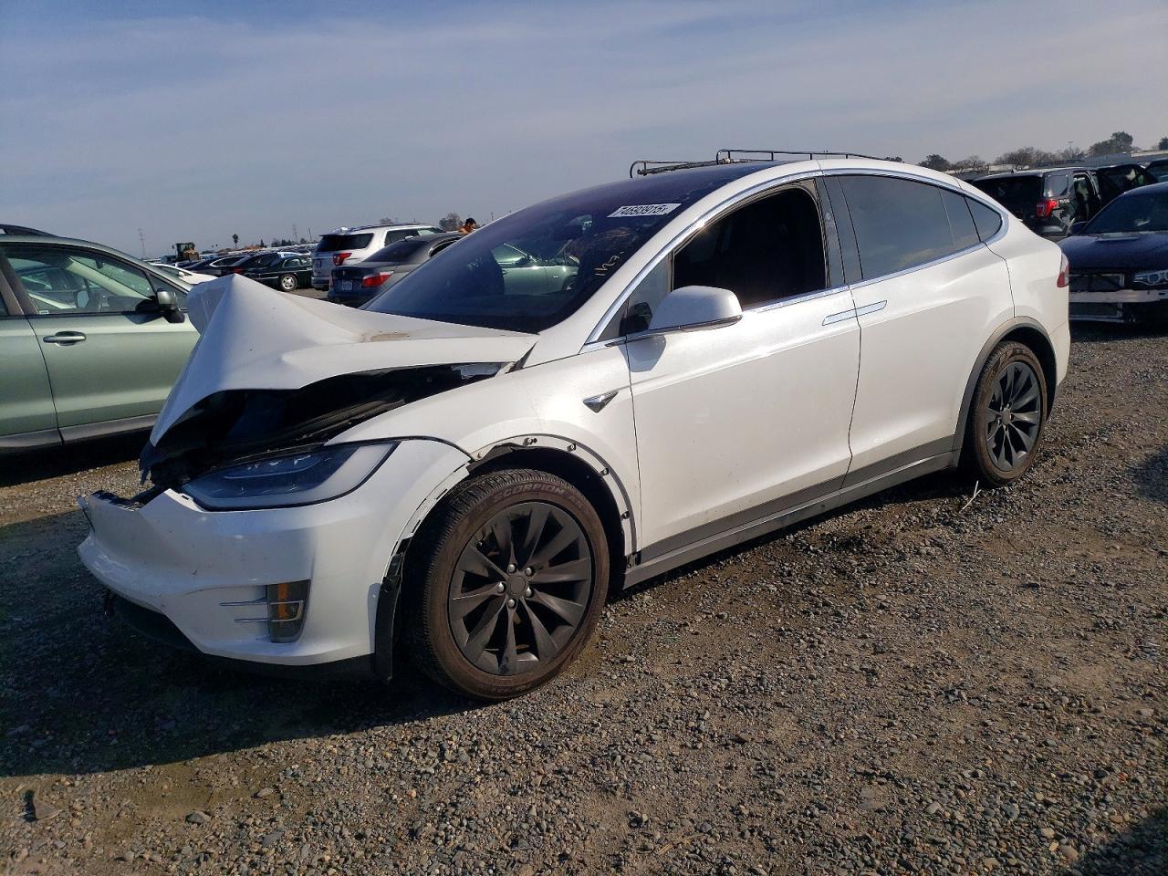 2021 Tesla Model X - zdjęcie główne