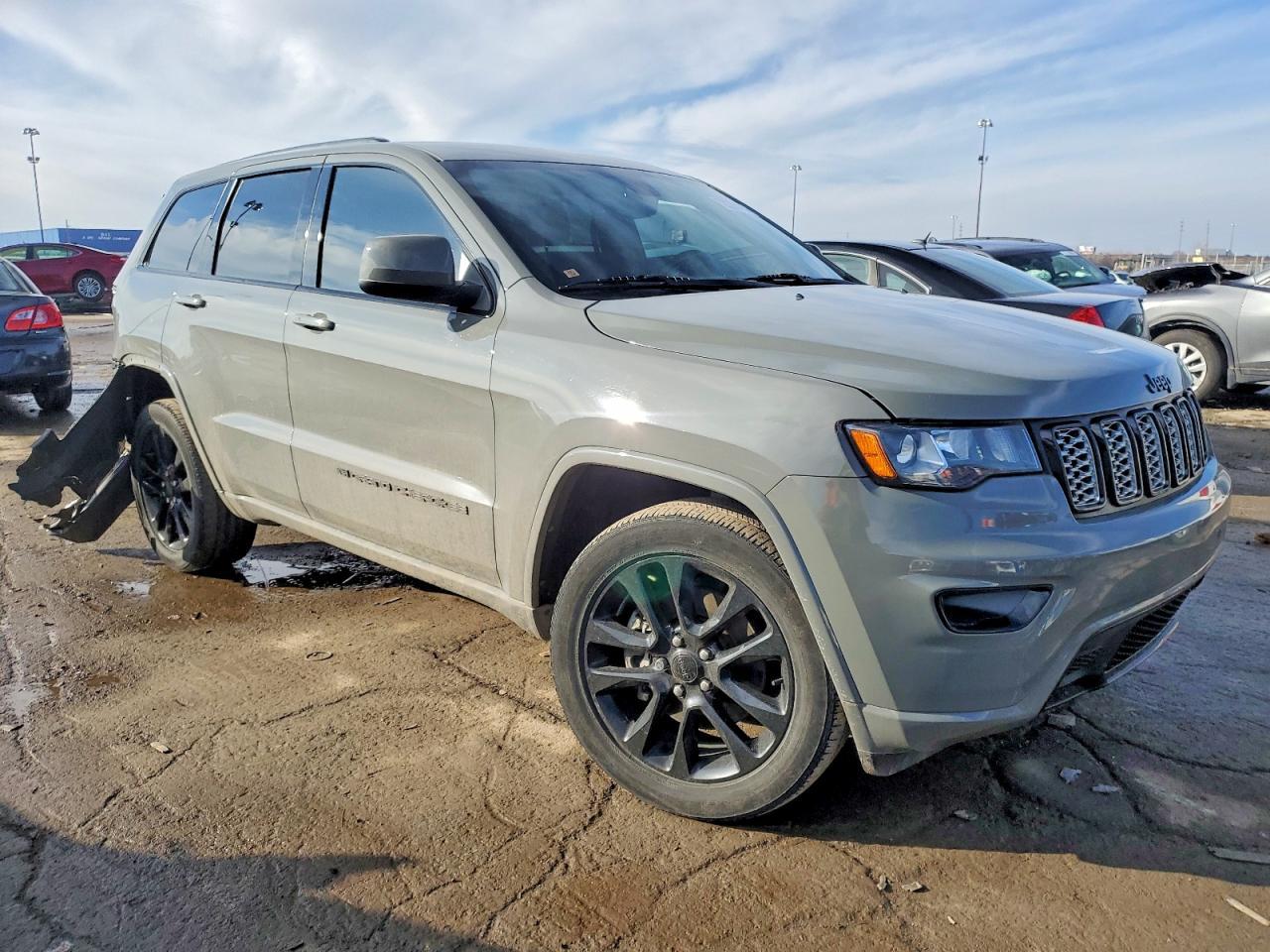 2022 Jeep Grand Cherokee Laredo E - zdjęcie 4