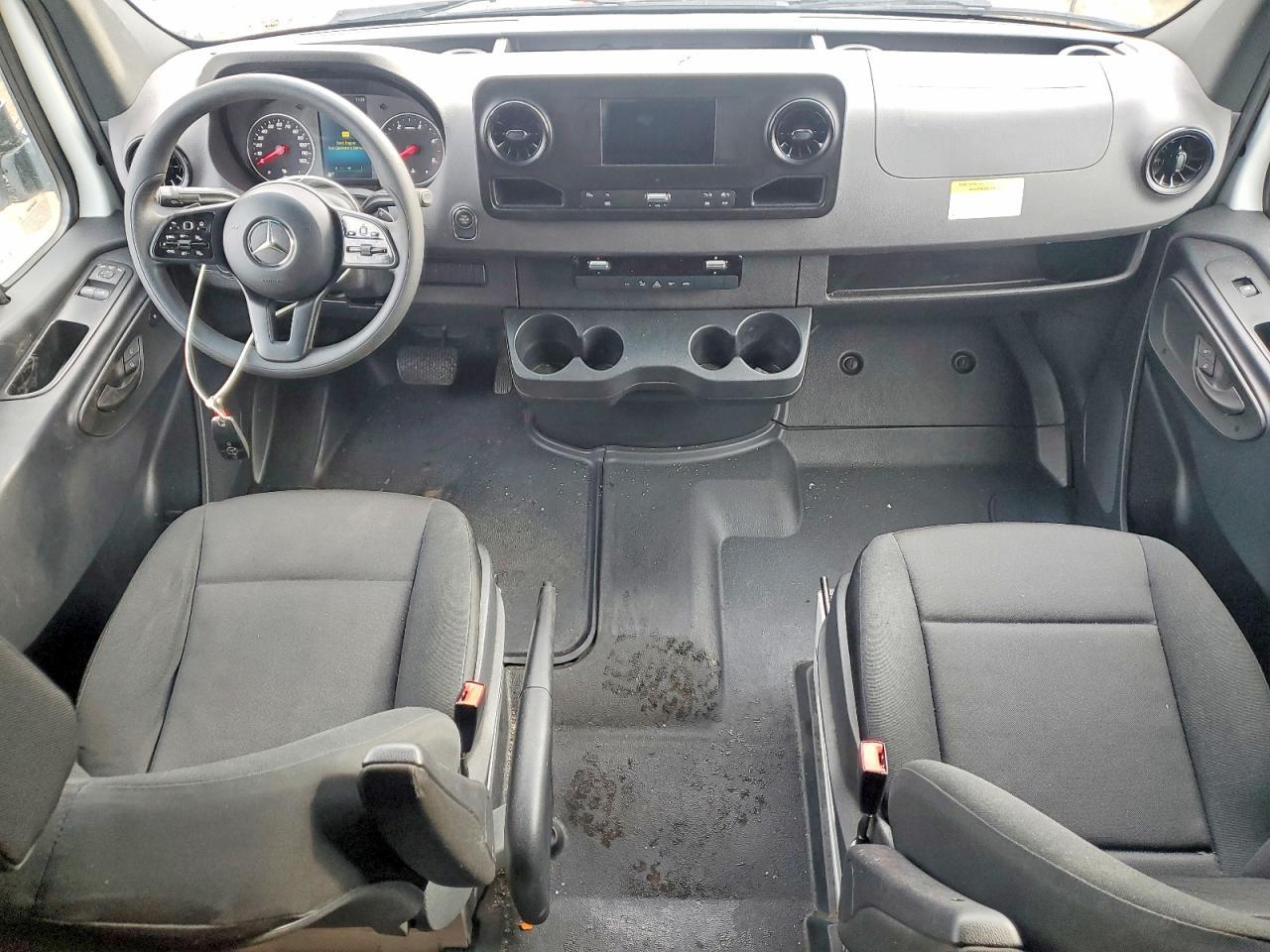 2024 Mercedes-Benz Sprinter 2500 - zdjęcie 8