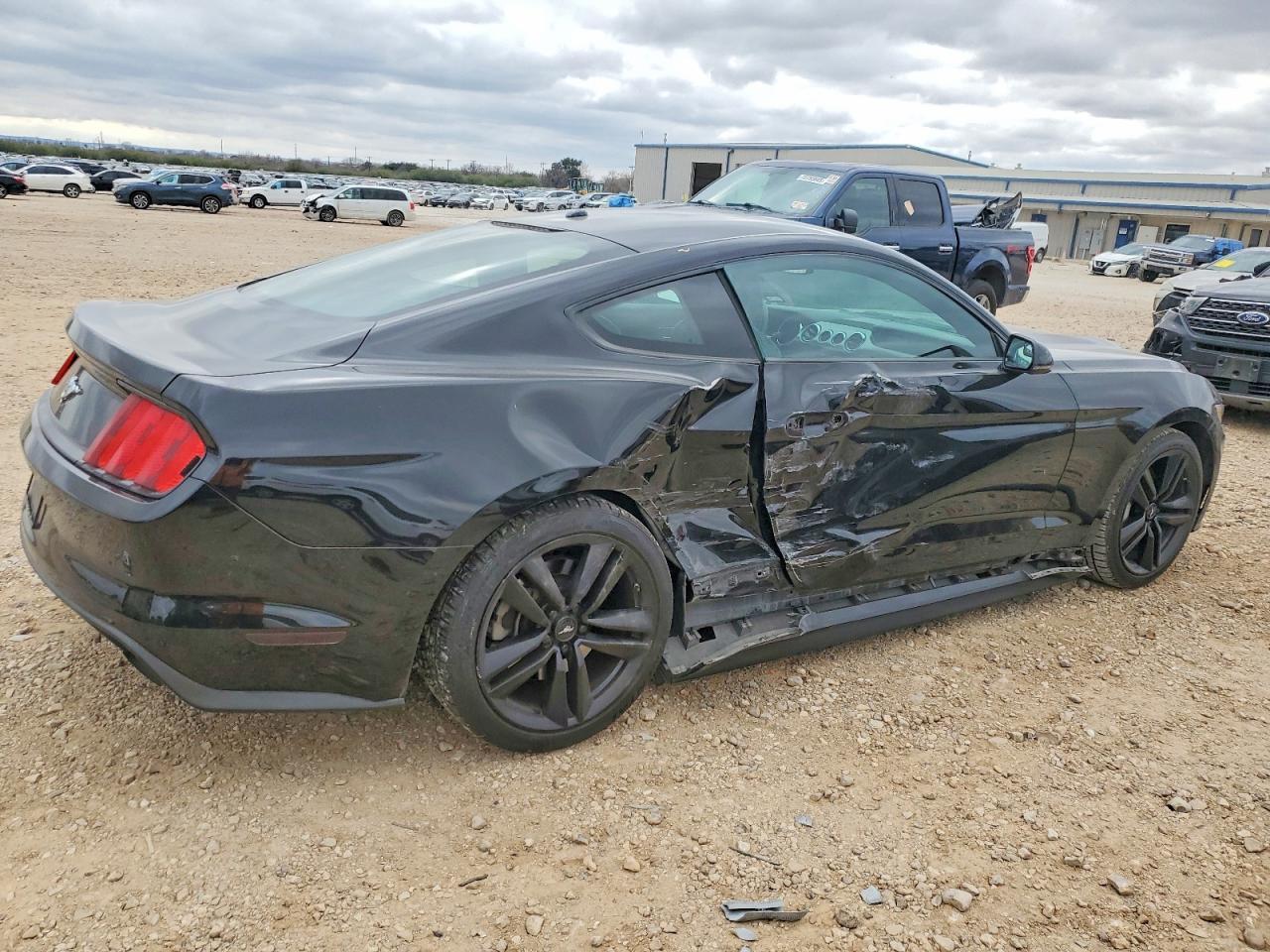 2015 Ford Mustang - zdjęcie 3