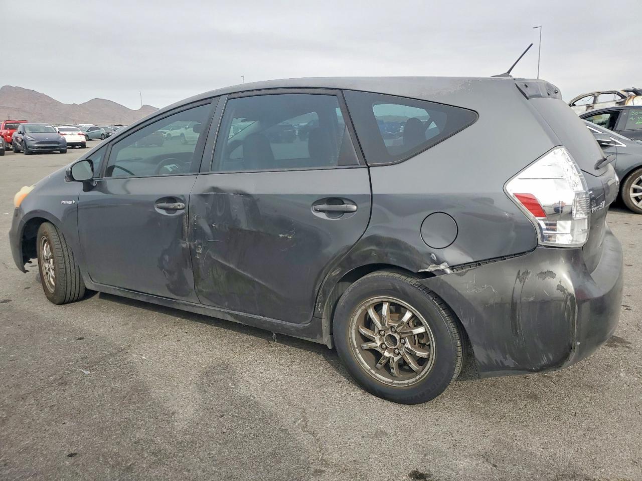 2014 Toyota Prius V - zdjęcie 2