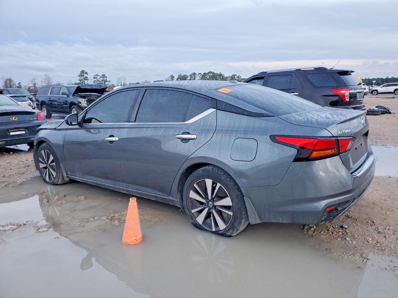 2021 Nissan Altima Sv - zdjęcie 2