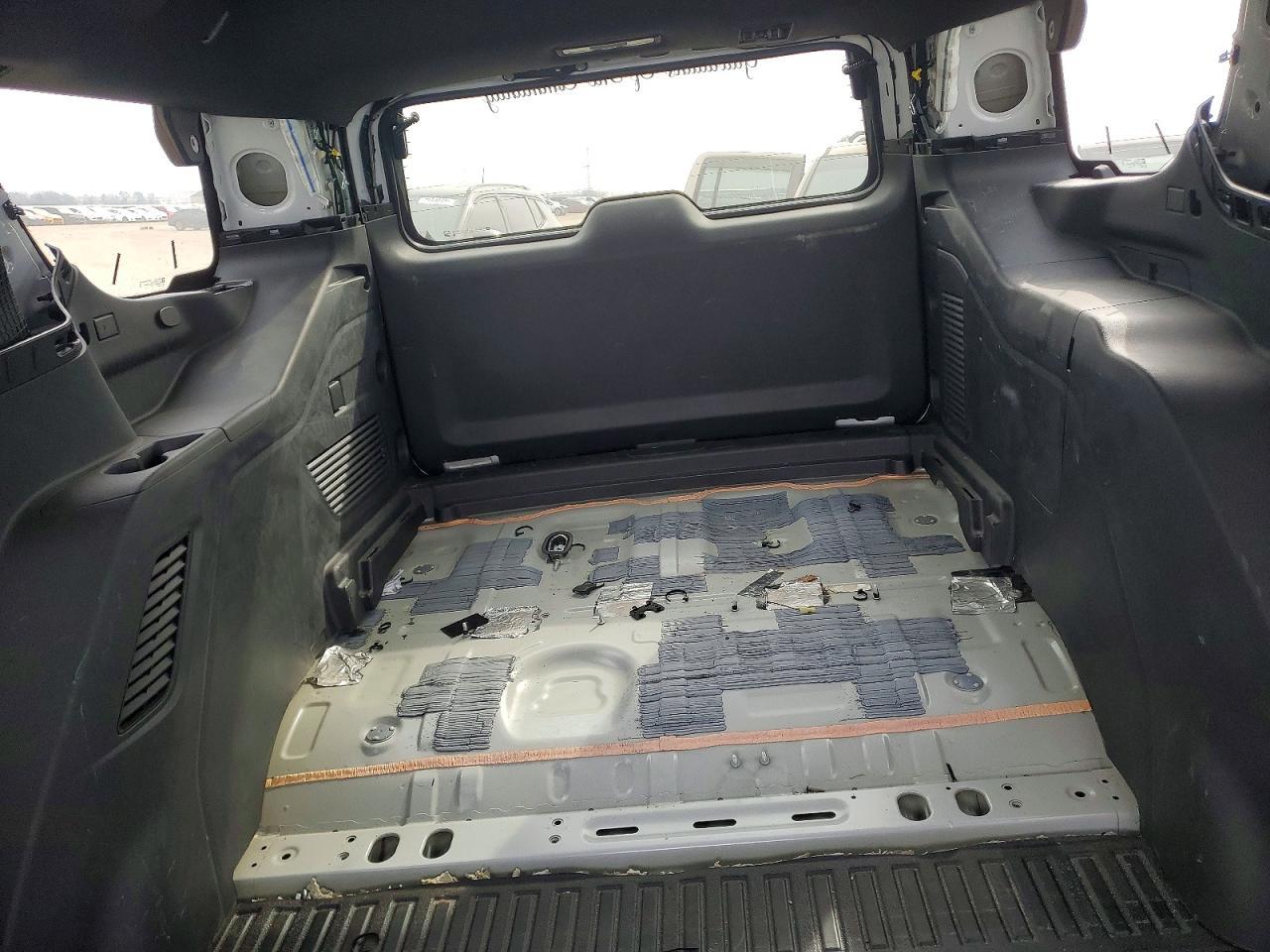 2022 Chevrolet Tahoe C1500 - zdjęcie 10