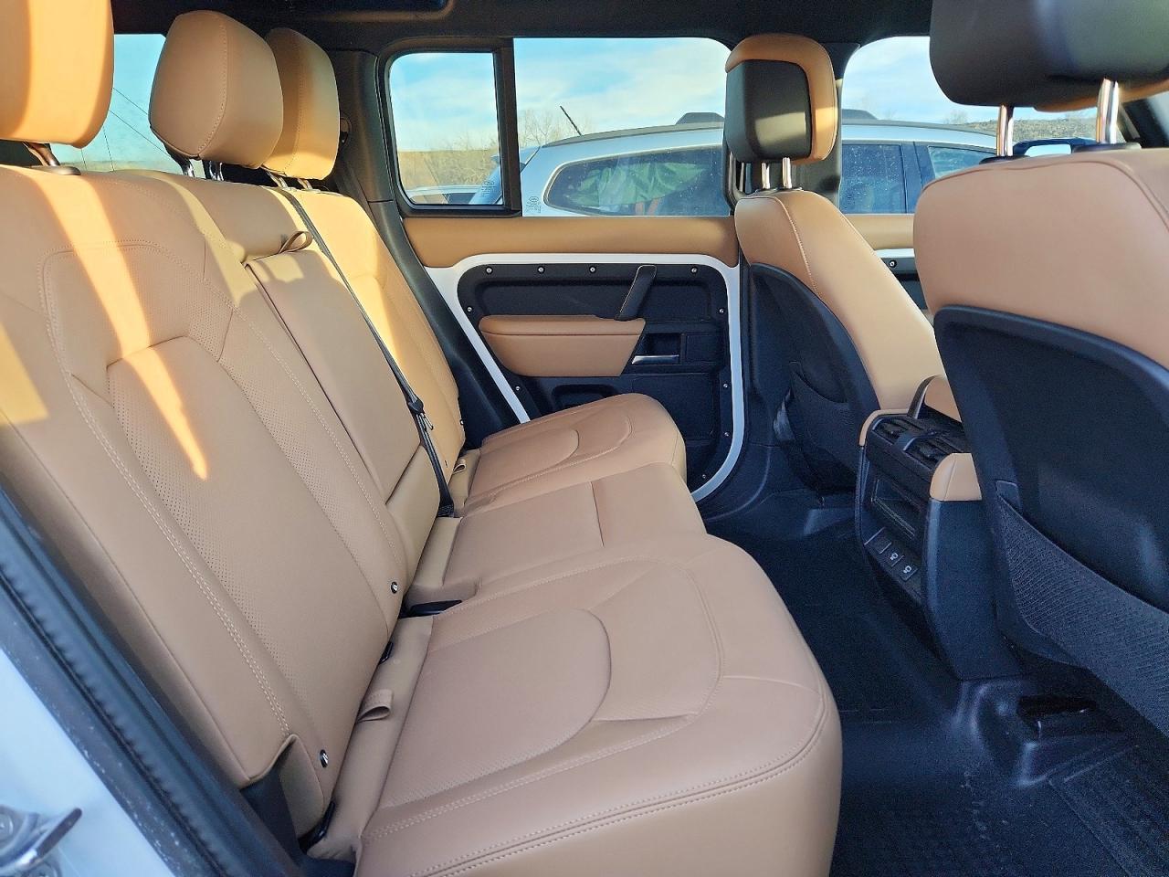 2025 Land Rover Defender 110 X-Dynamic Se - zdjęcie 11