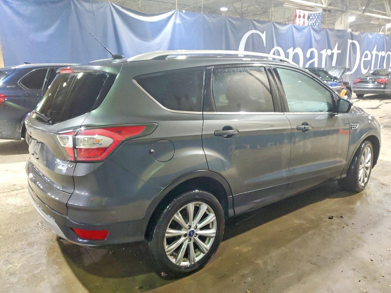 2017 Ford Escape Titanium - zdjęcie 3