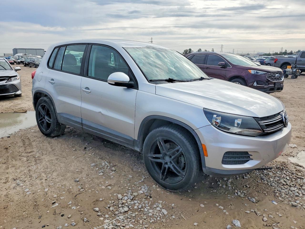 2014 Volkswagen Tiguan S - zdjęcie 4