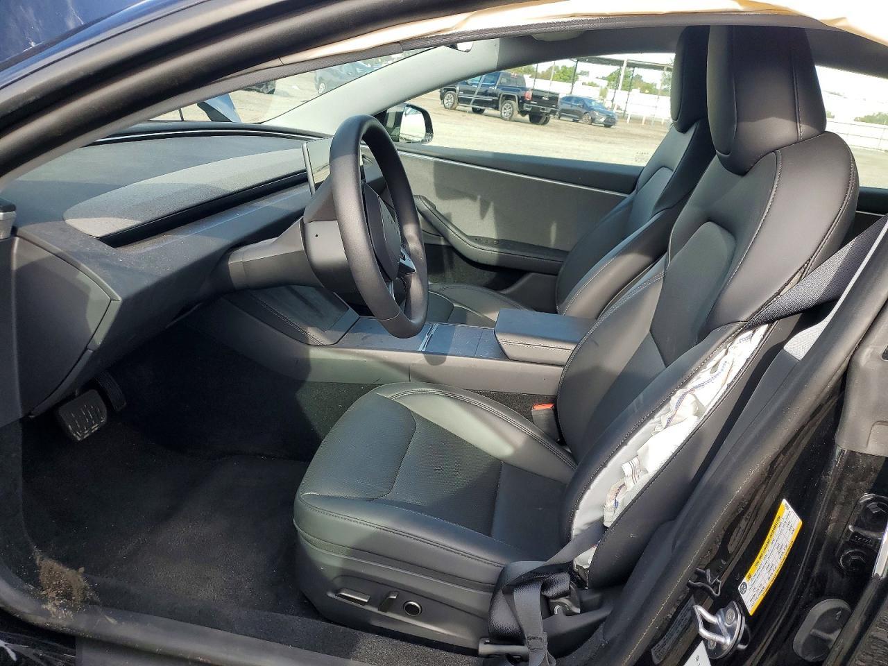 2025 Tesla Model 3 - zdjęcie 7