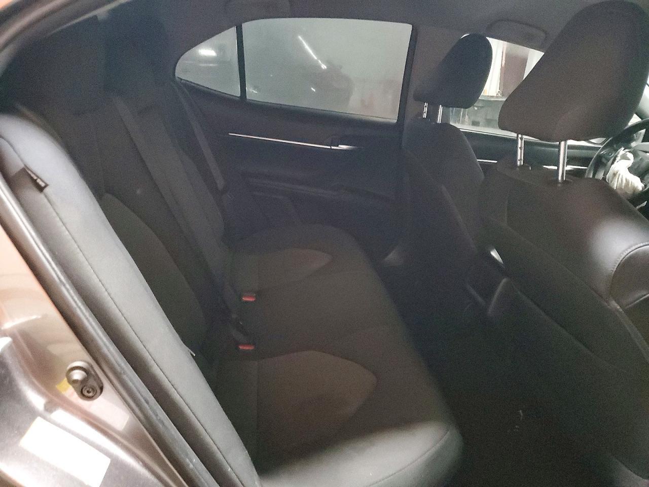 2018 Toyota Camry Le - zdjęcie 10