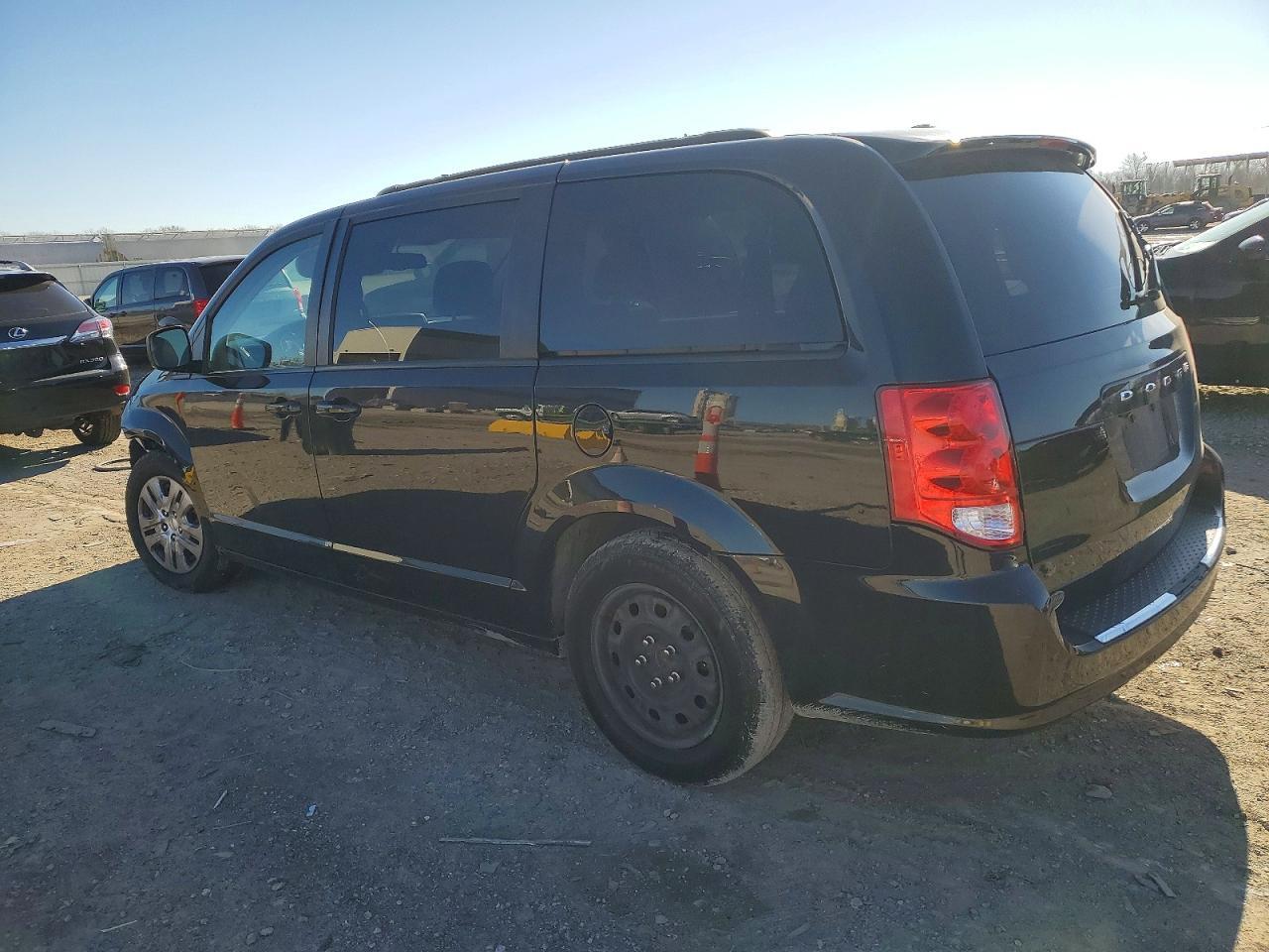 2018 Dodge Grand Caravan Se - zdjęcie 2