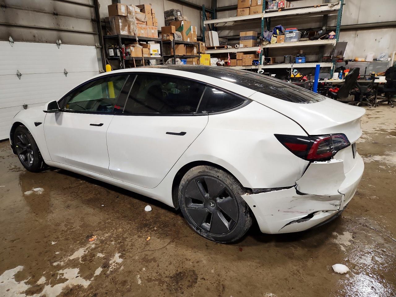 2021 Tesla Model 3 - zdjęcie 2