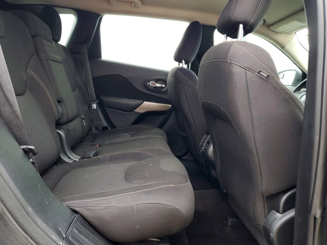2017 Jeep Cherokee Latitude - zdjęcie 11