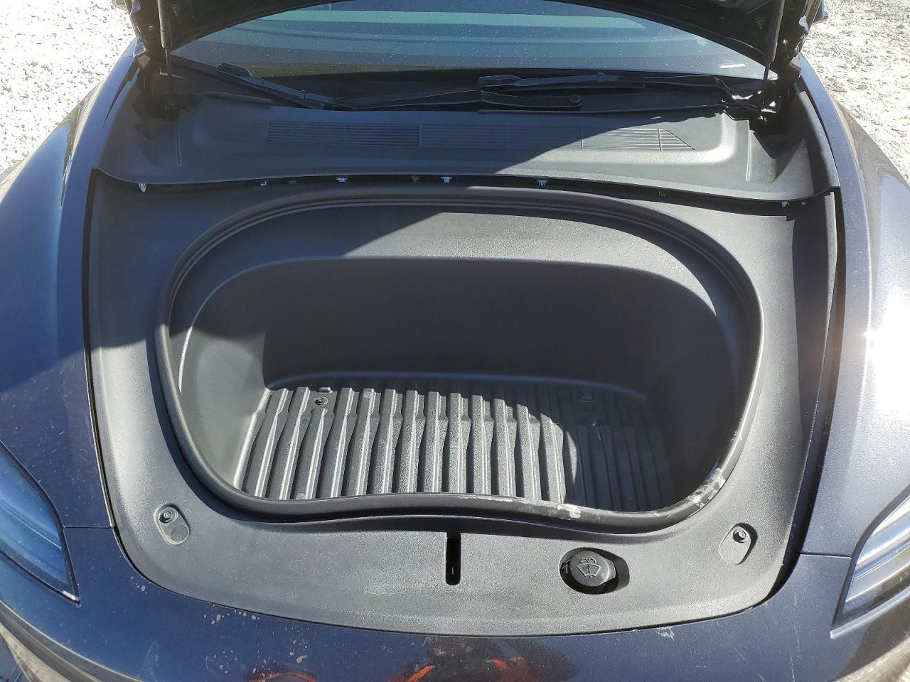 2025 Tesla Model 3 - zdjęcie 11