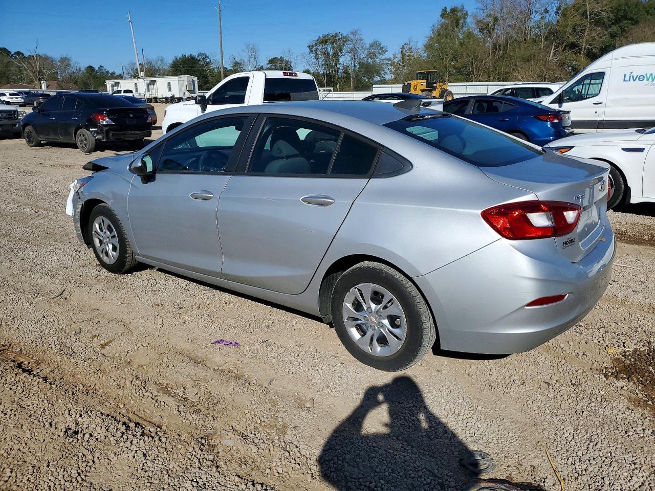 2019 Chevrolet Cruze Ls - zdjęcie 2