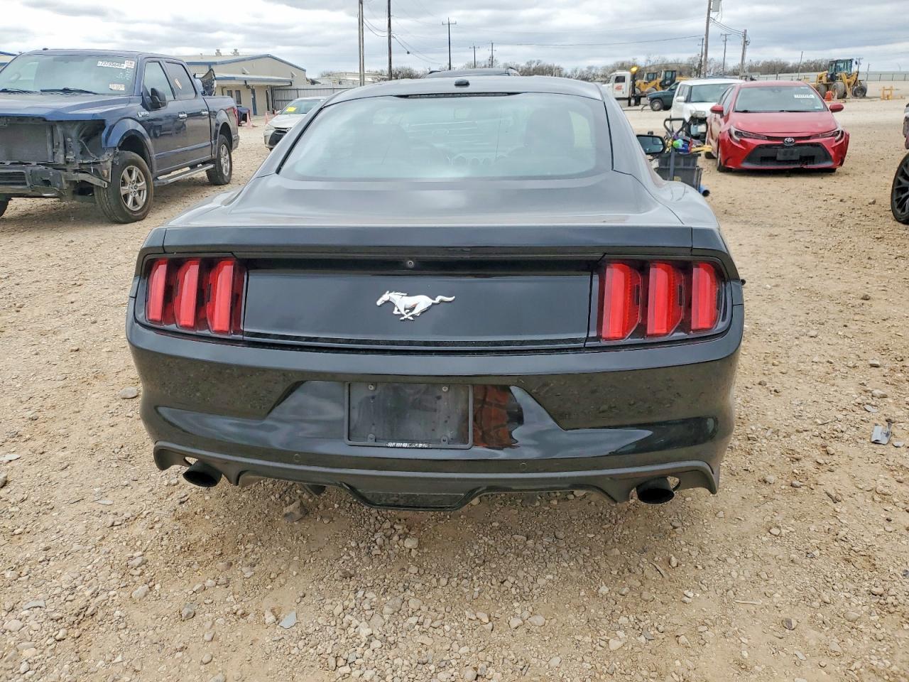 2015 Ford Mustang - zdjęcie 6