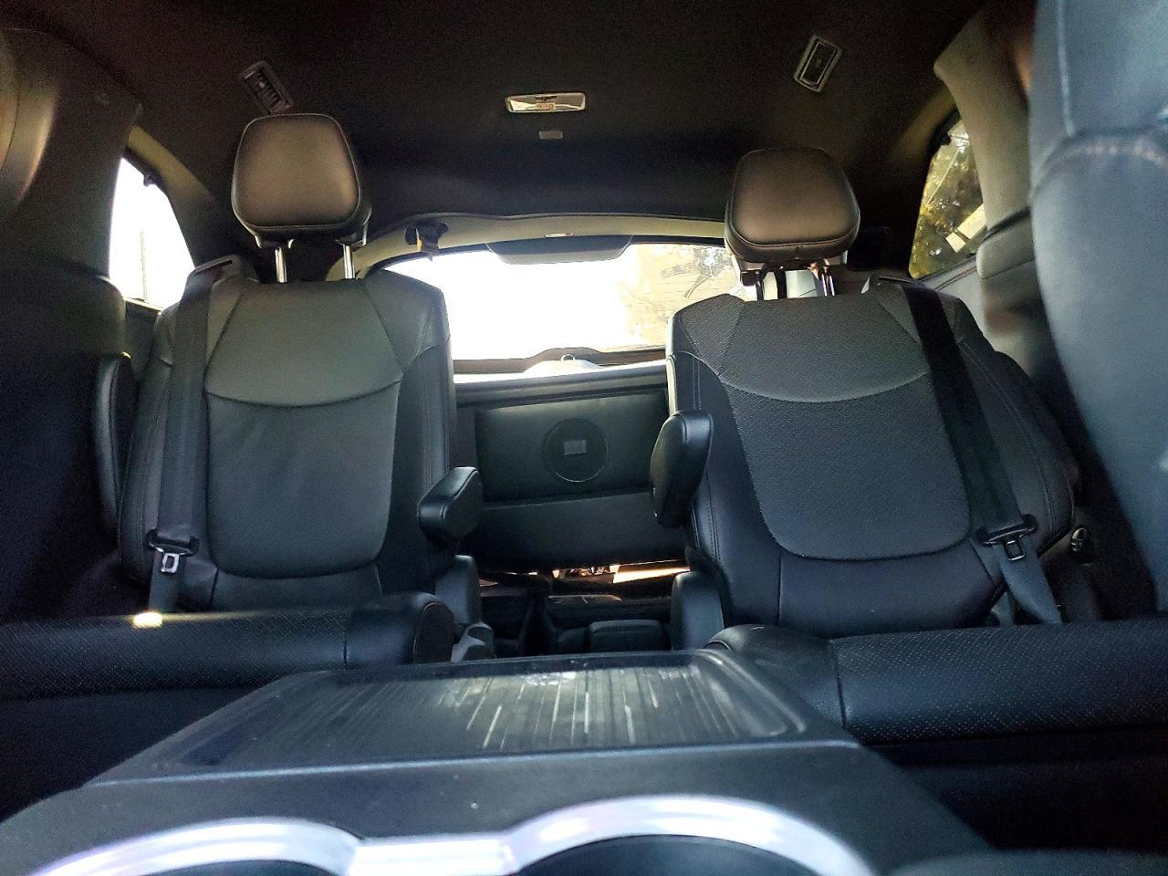 2025 Toyota Sienna Limited - zdjęcie 10