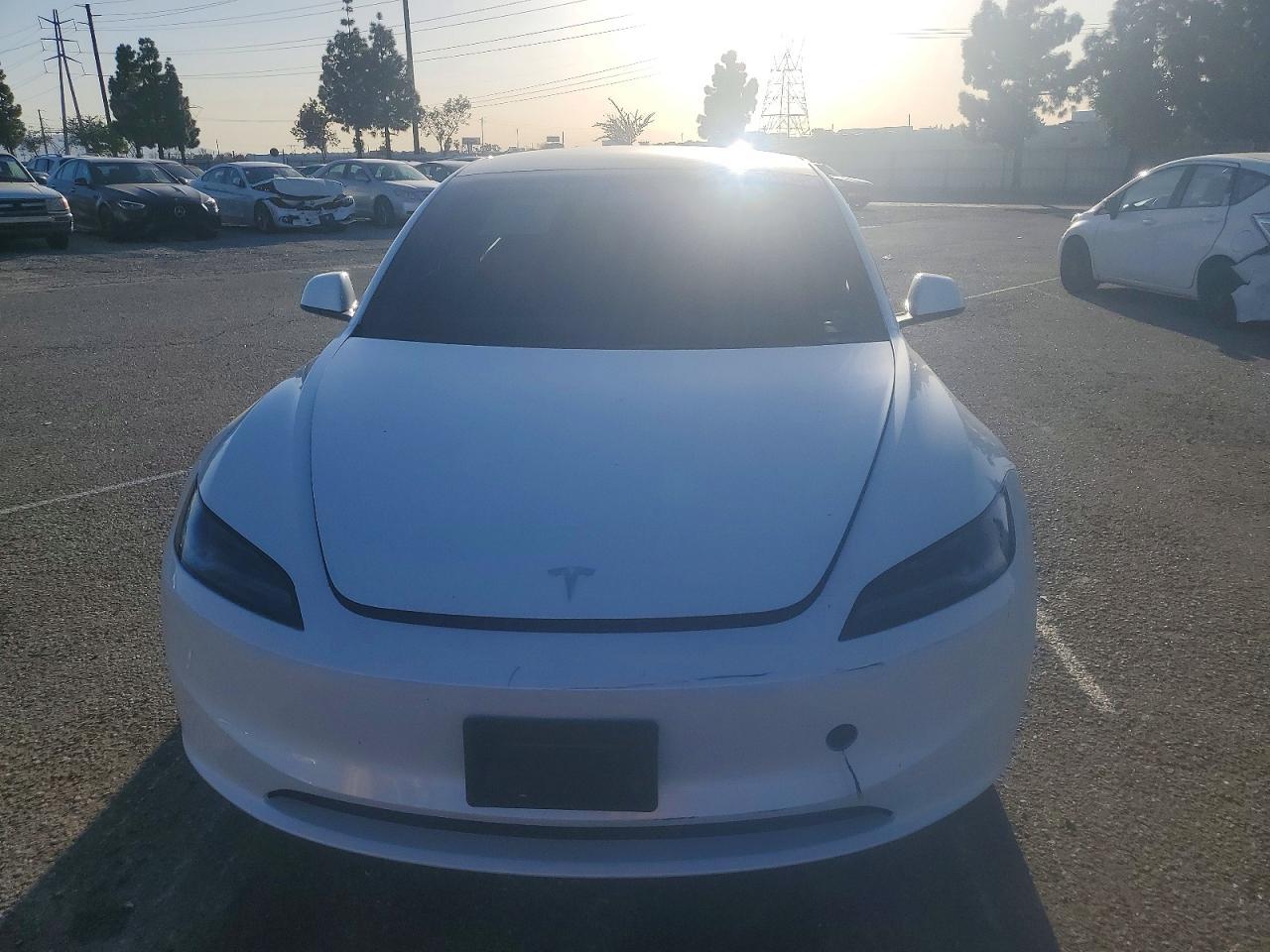 2025 Tesla Model 3 - zdjęcie 5