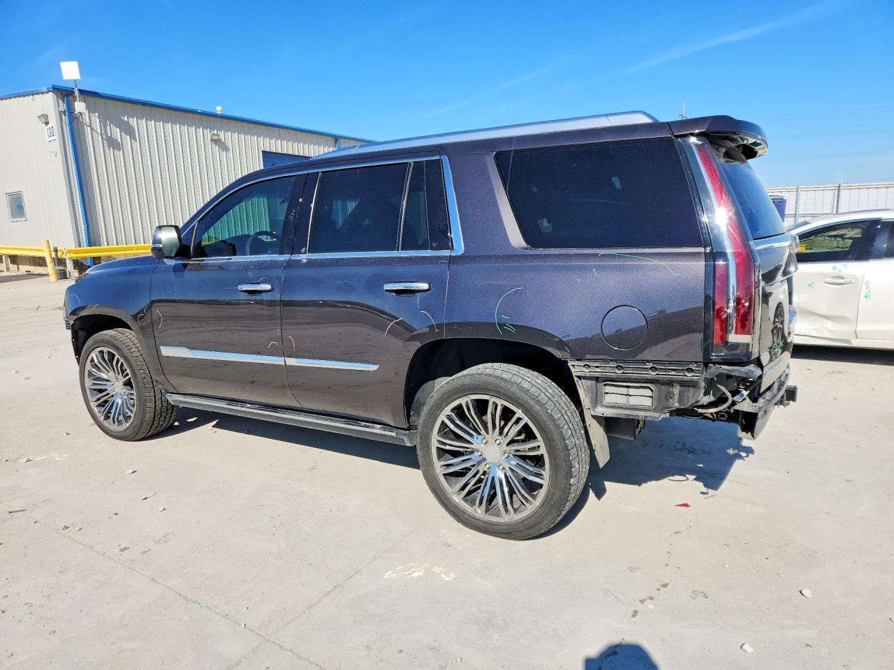 2018 Cadillac Escalade Platinum - zdjęcie 2