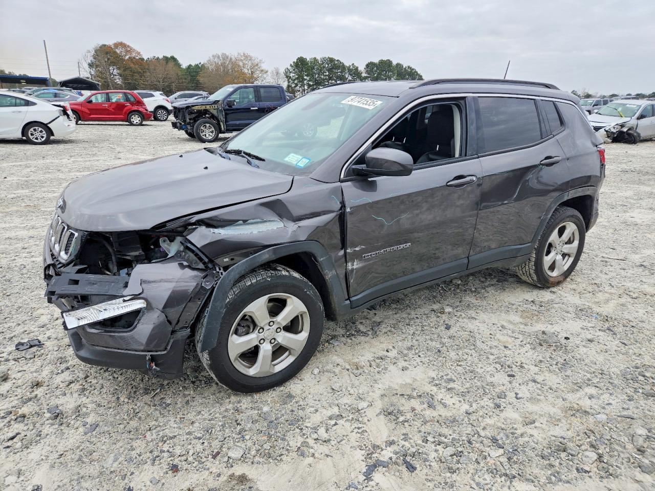 2019 Jeep Compass Latitude - zdjęcie główne