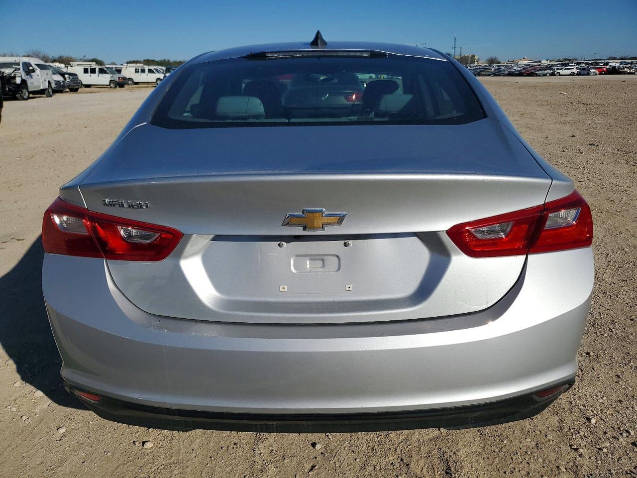 2017 Chevrolet Malibu Ls - zdjęcie 6