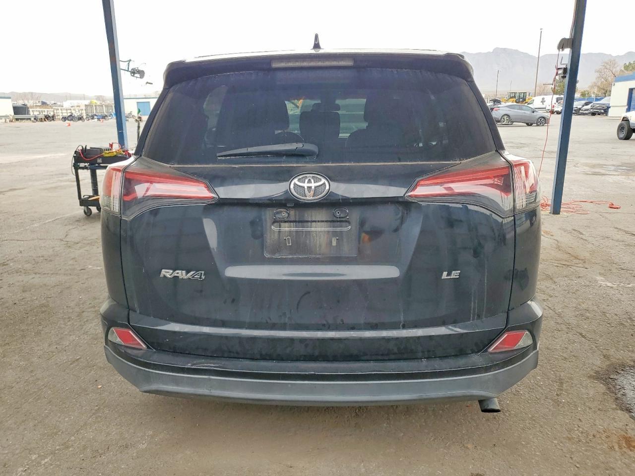2018 Toyota Rav4 Le - zdjęcie 6