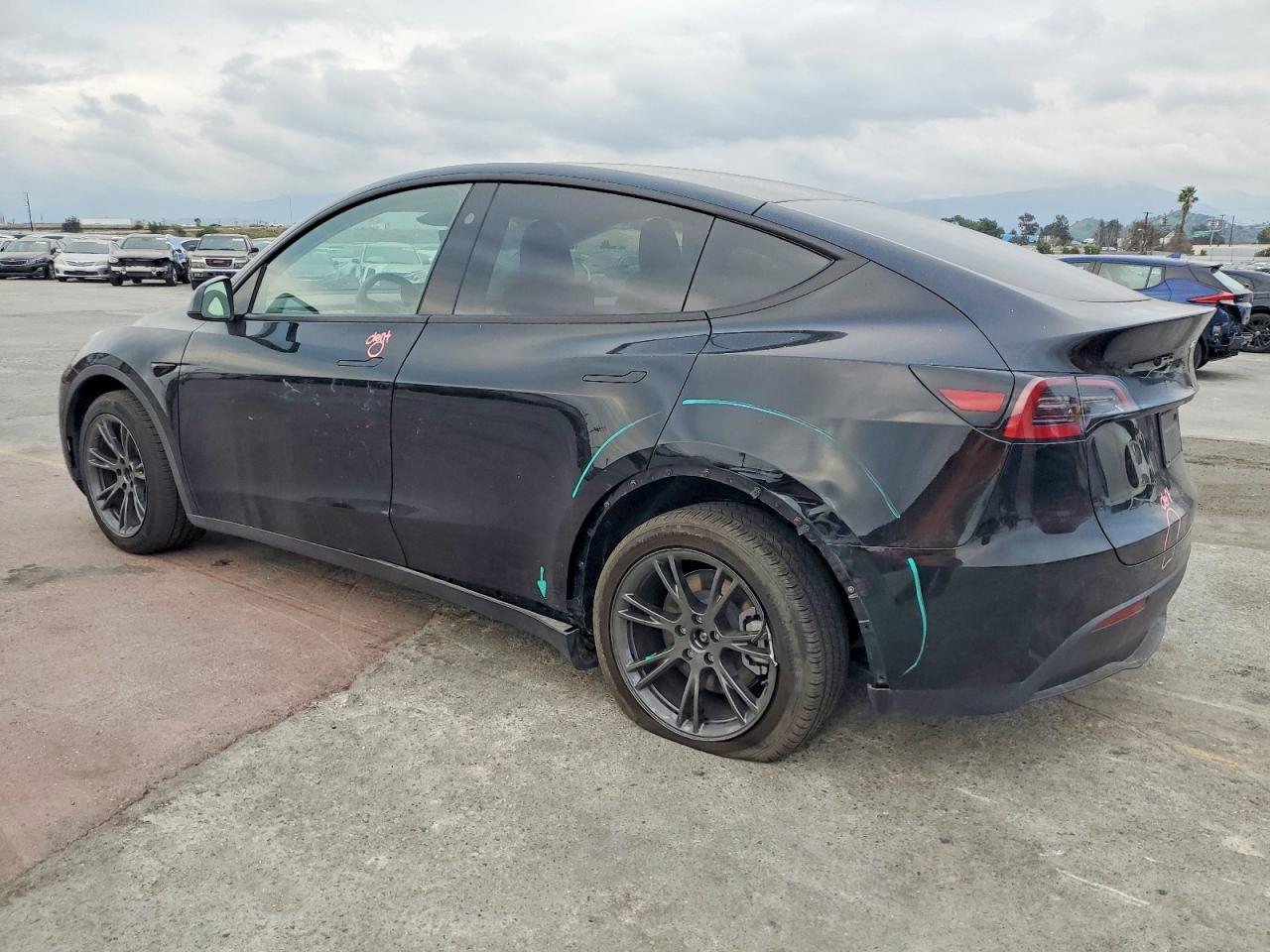 2024 Tesla Model Y - zdjęcie 2