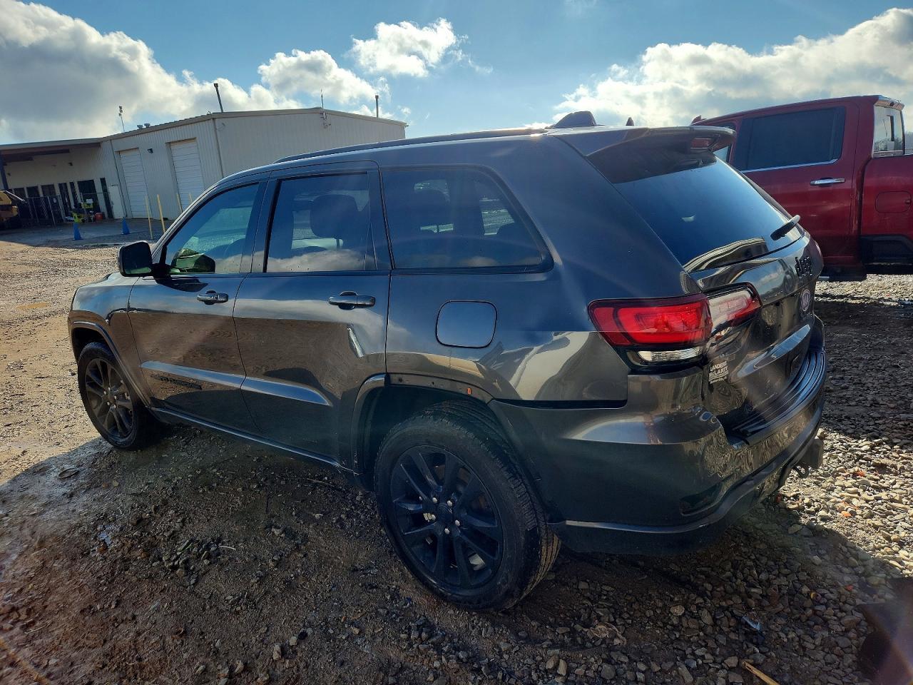 2021 Jeep Grand Cherokee Laredo - zdjęcie 2