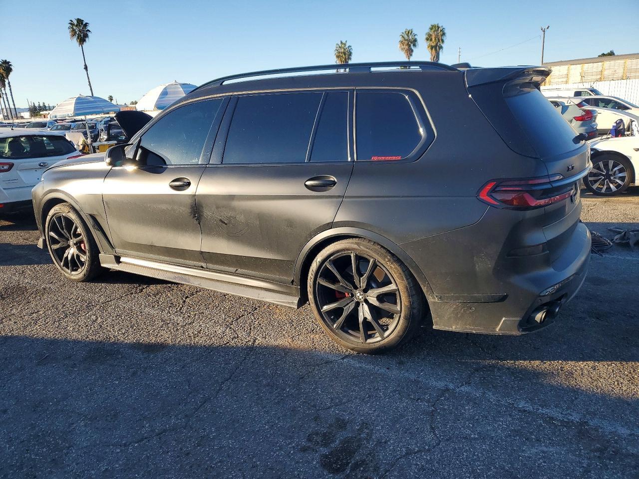 2025 BMW X7 M60I - zdjęcie 2