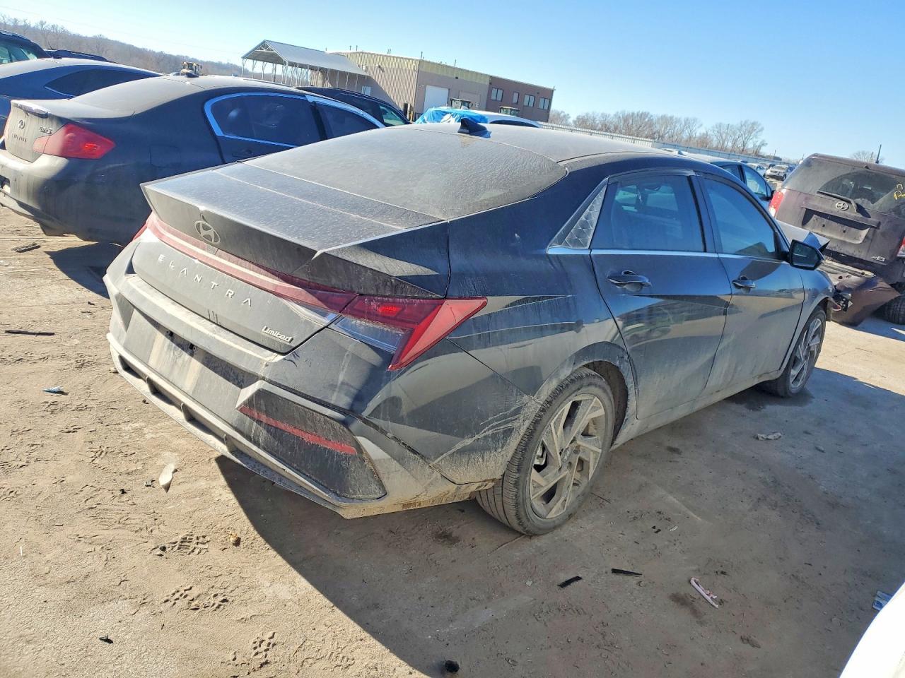 2025 Hyundai Elantra Limited - zdjęcie 3