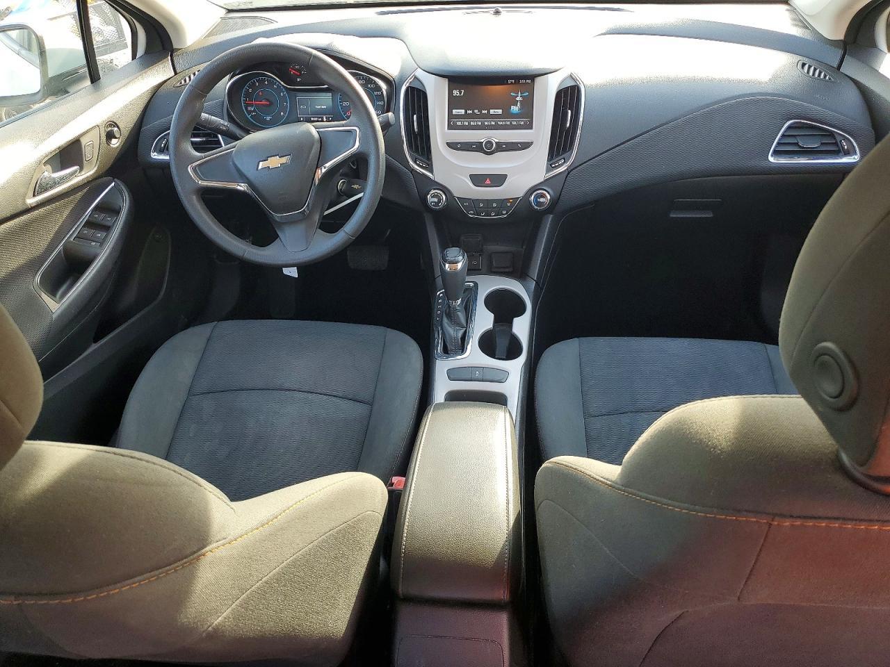 2017 Chevrolet Cruze Ls - zdjęcie 8