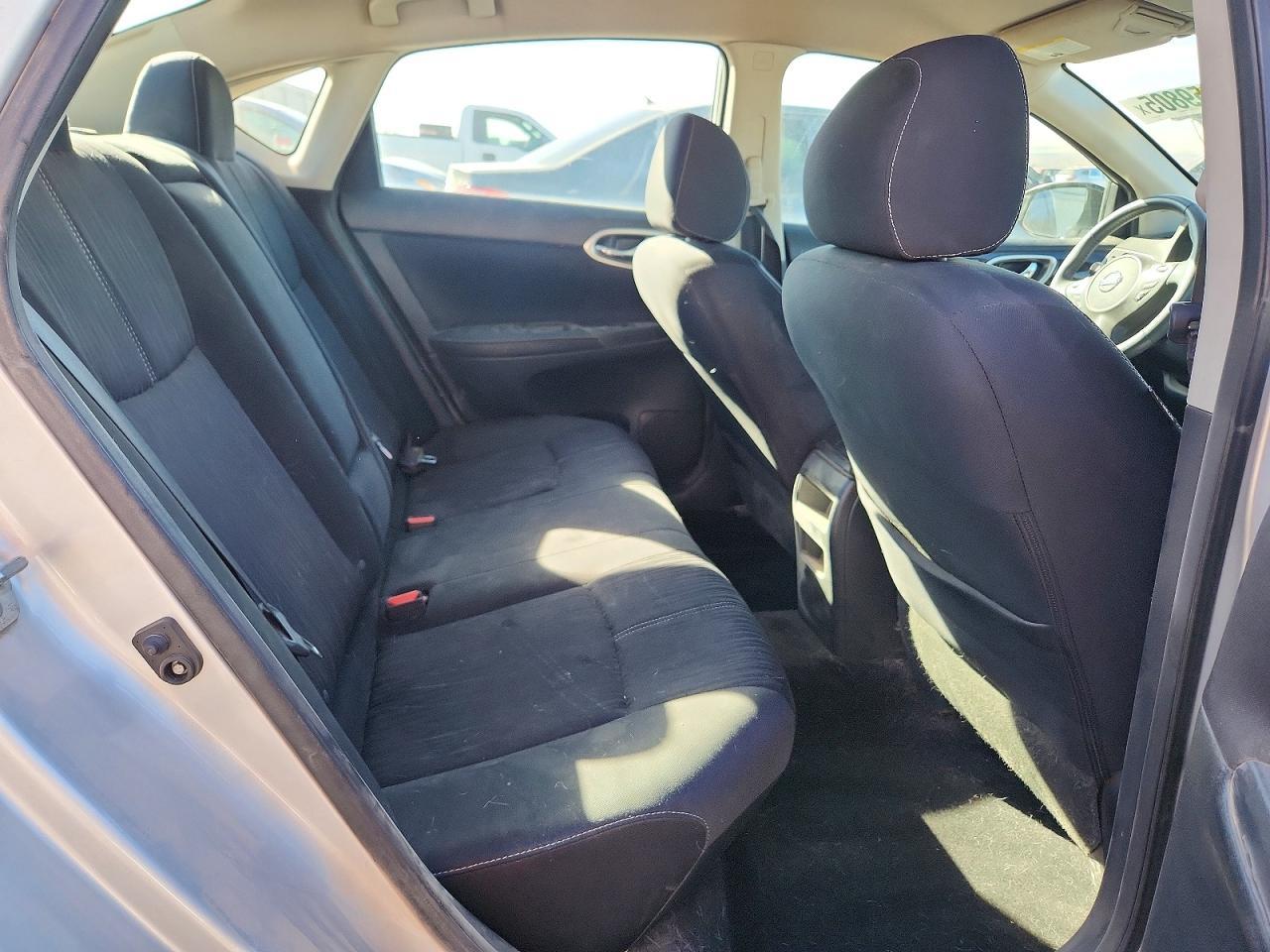 2017 Nissan Sentra S - zdjęcie 10