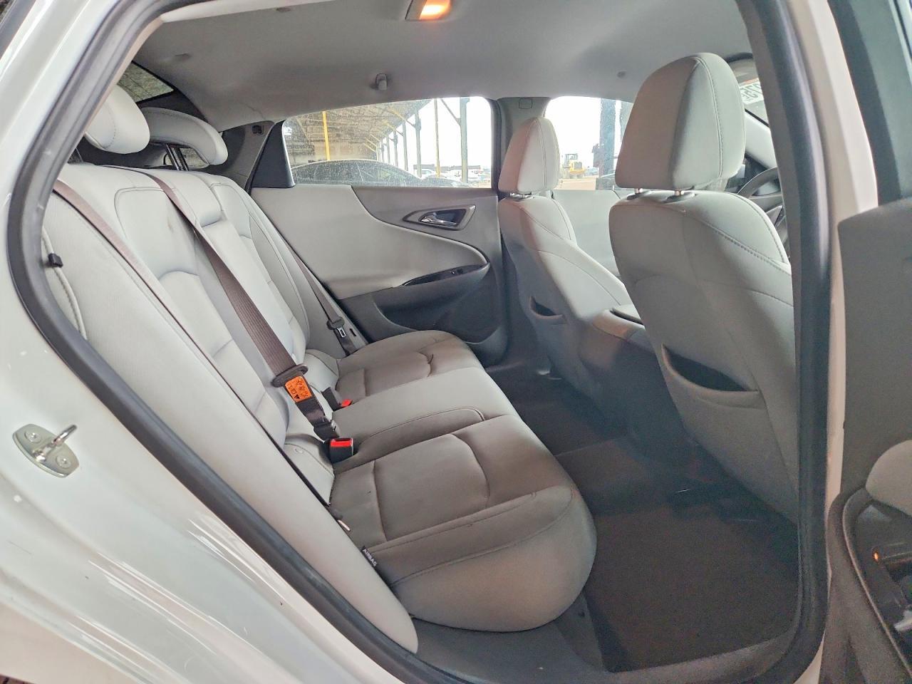 2017 Chevrolet Malibu Ls - zdjęcie 10