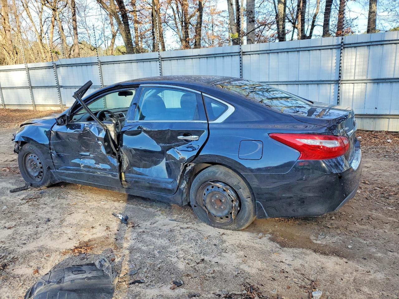 2017 Nissan Altima 2.5 - zdjęcie 2