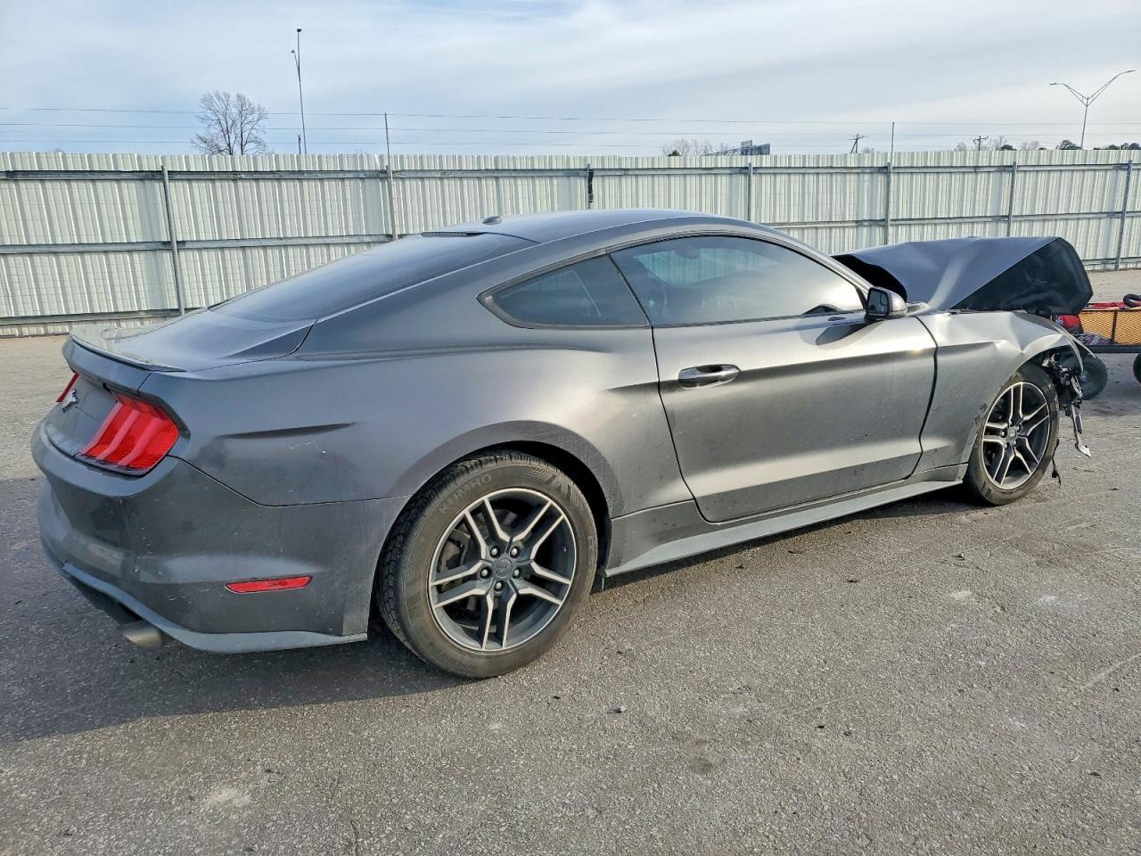 2020 Ford Mustang - zdjęcie 3