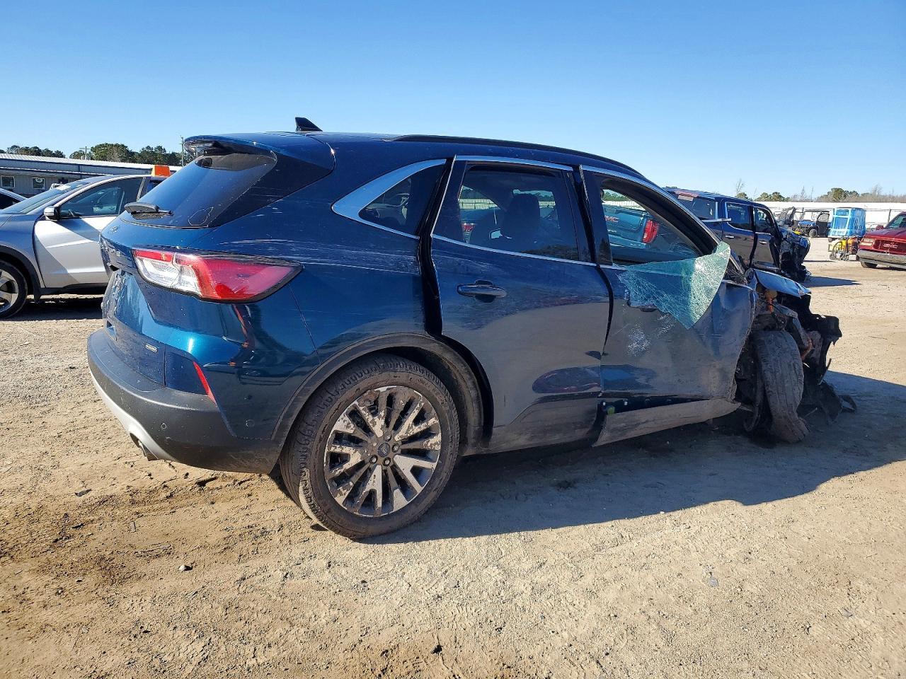 2020 Ford Escape Titanium - zdjęcie 3