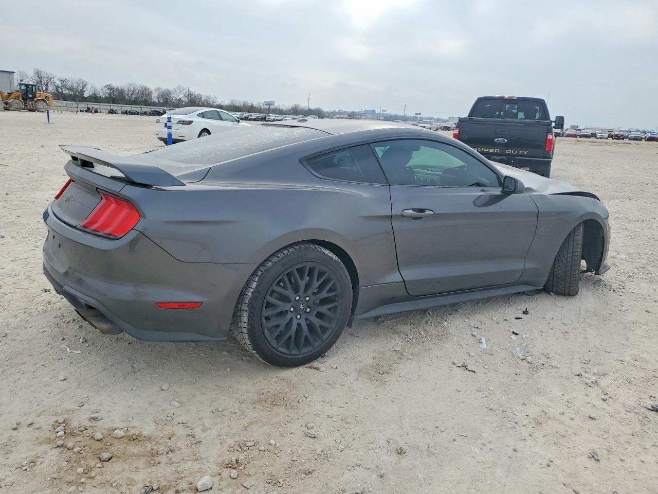 2020 Ford Mustang Gt - zdjęcie 3
