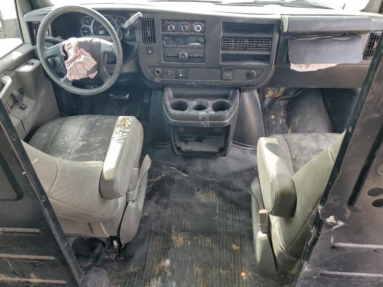 2019 GMC Savana G2500 - zdjęcie 8