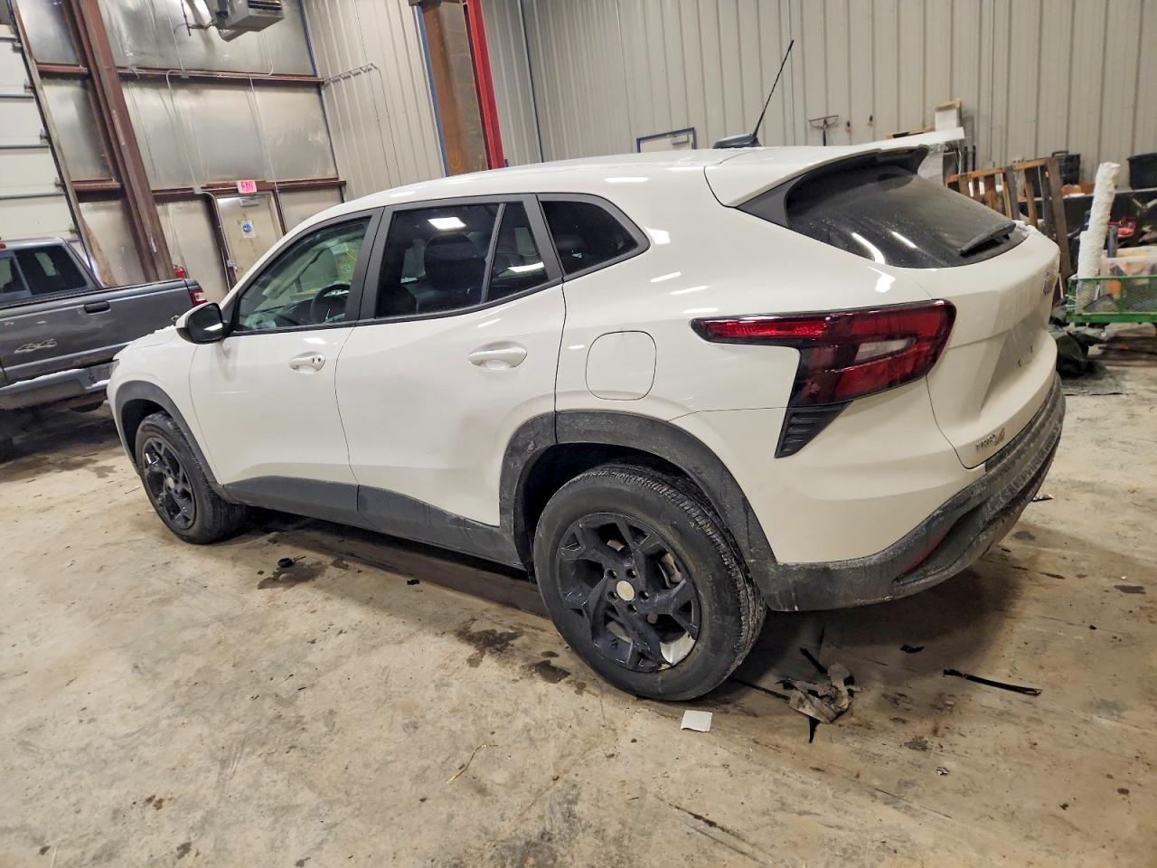 2024 Chevrolet Trax Ls - zdjęcie 2