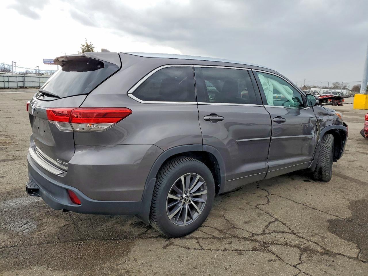 2017 Toyota Highlander Se - zdjęcie 3