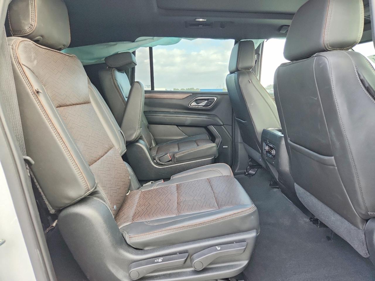 2021 Chevrolet Suburban K1500 High Country - zdjęcie 11