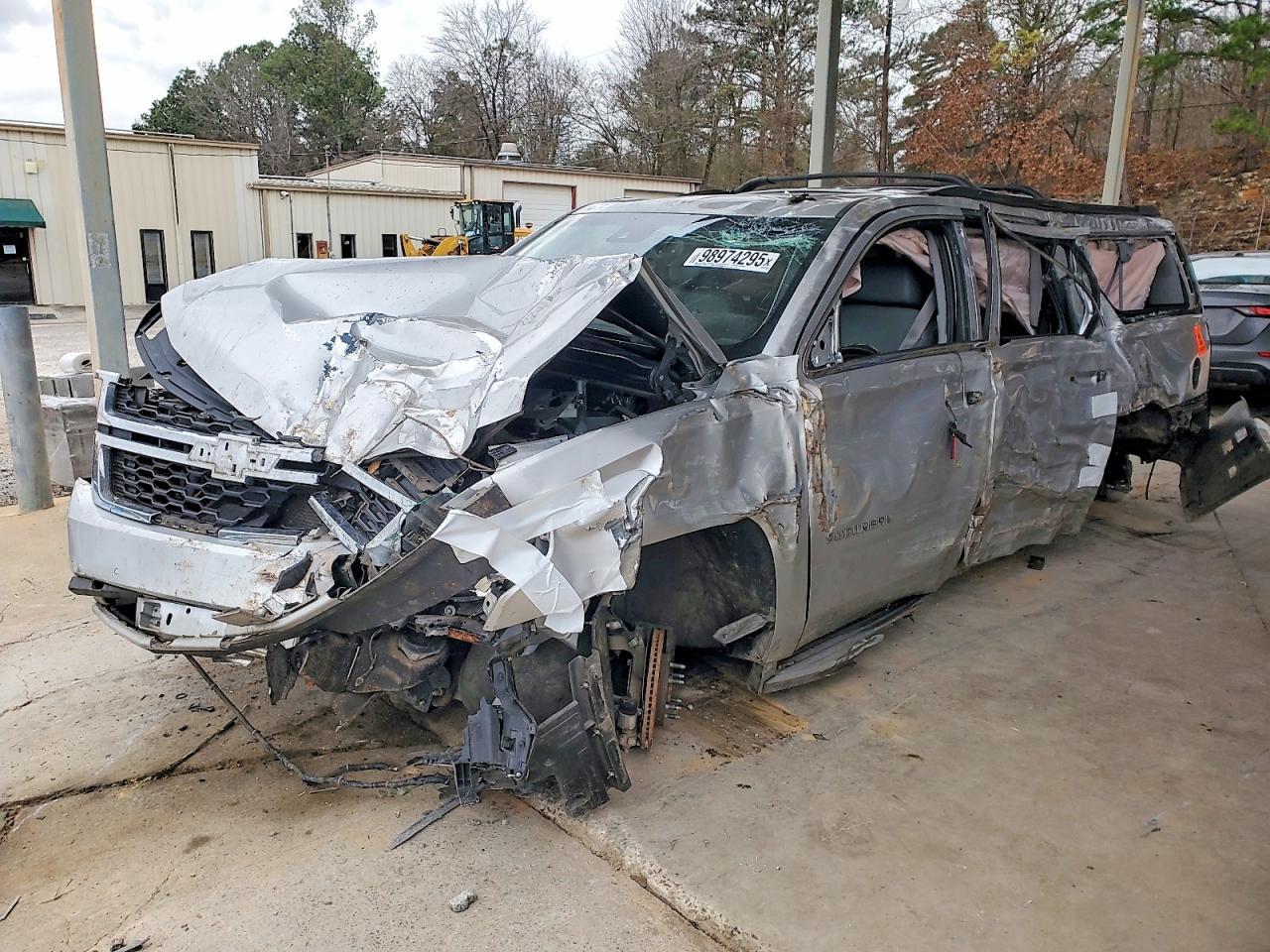 2015 Chevrolet Suburban C1500 Lt - zdjęcie główne