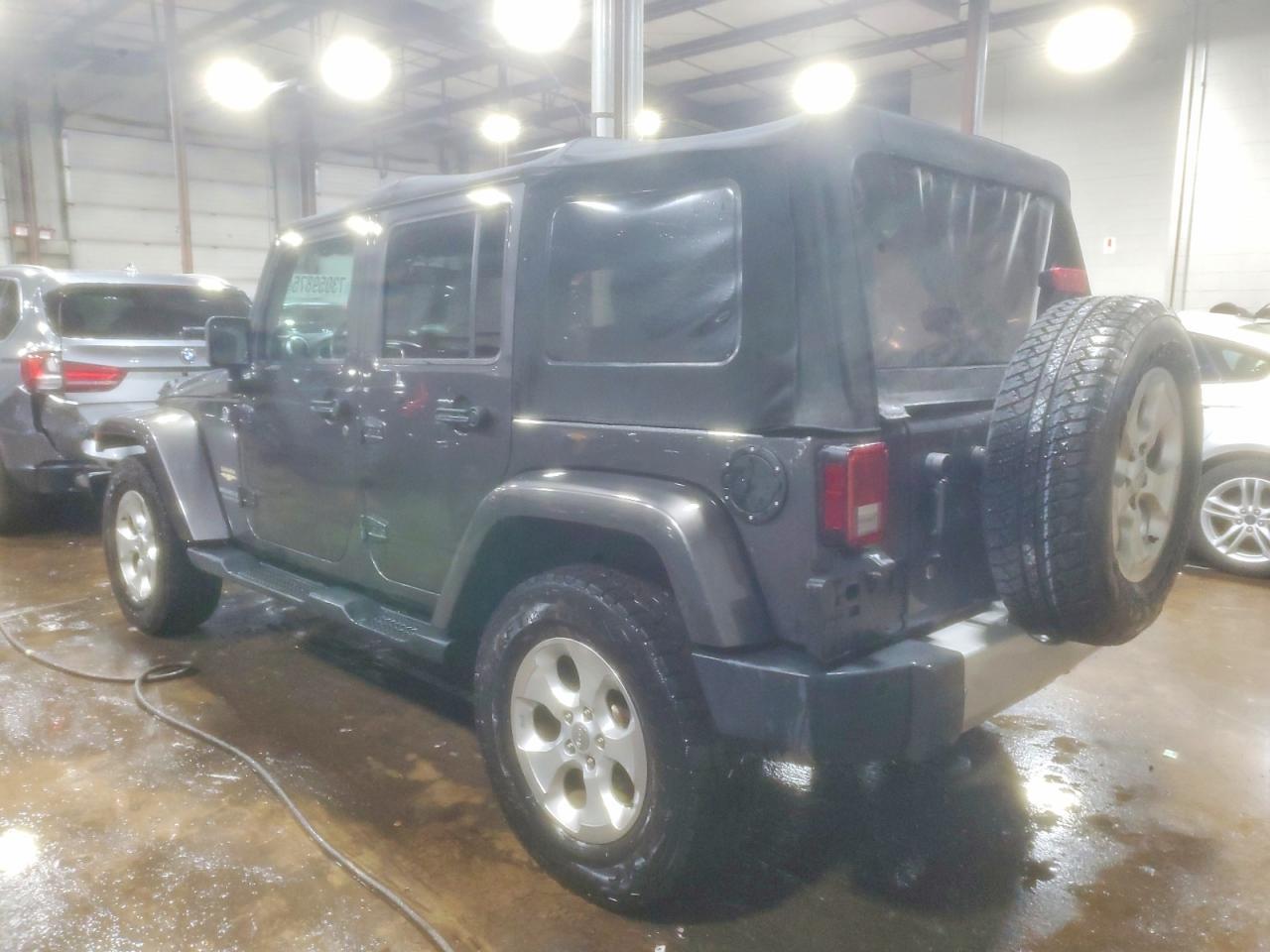 2014 Jeep Wrangler Unlimited Sahara - zdjęcie 2