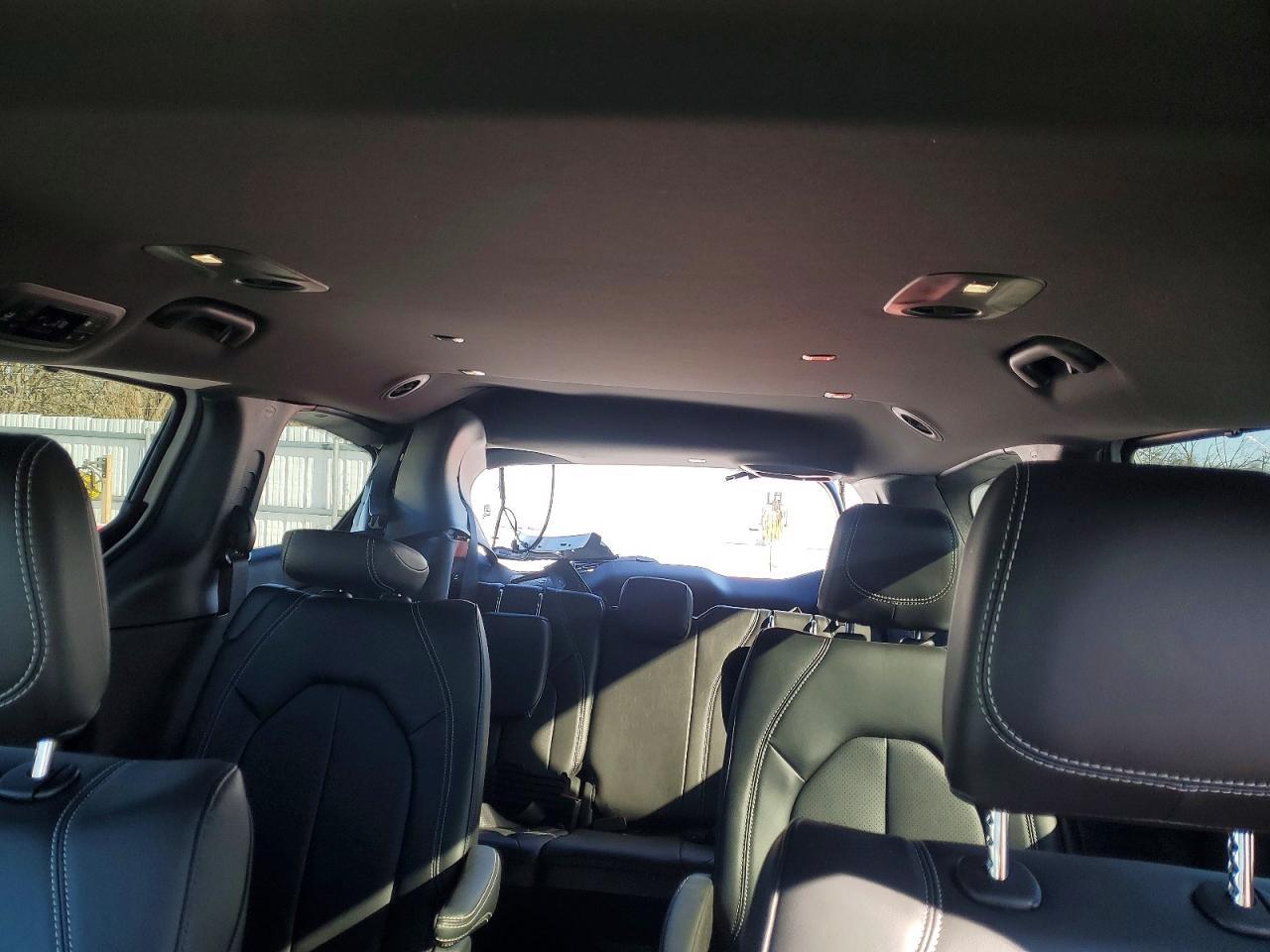 2026 Chrysler Pacifica Select - zdjęcie 10