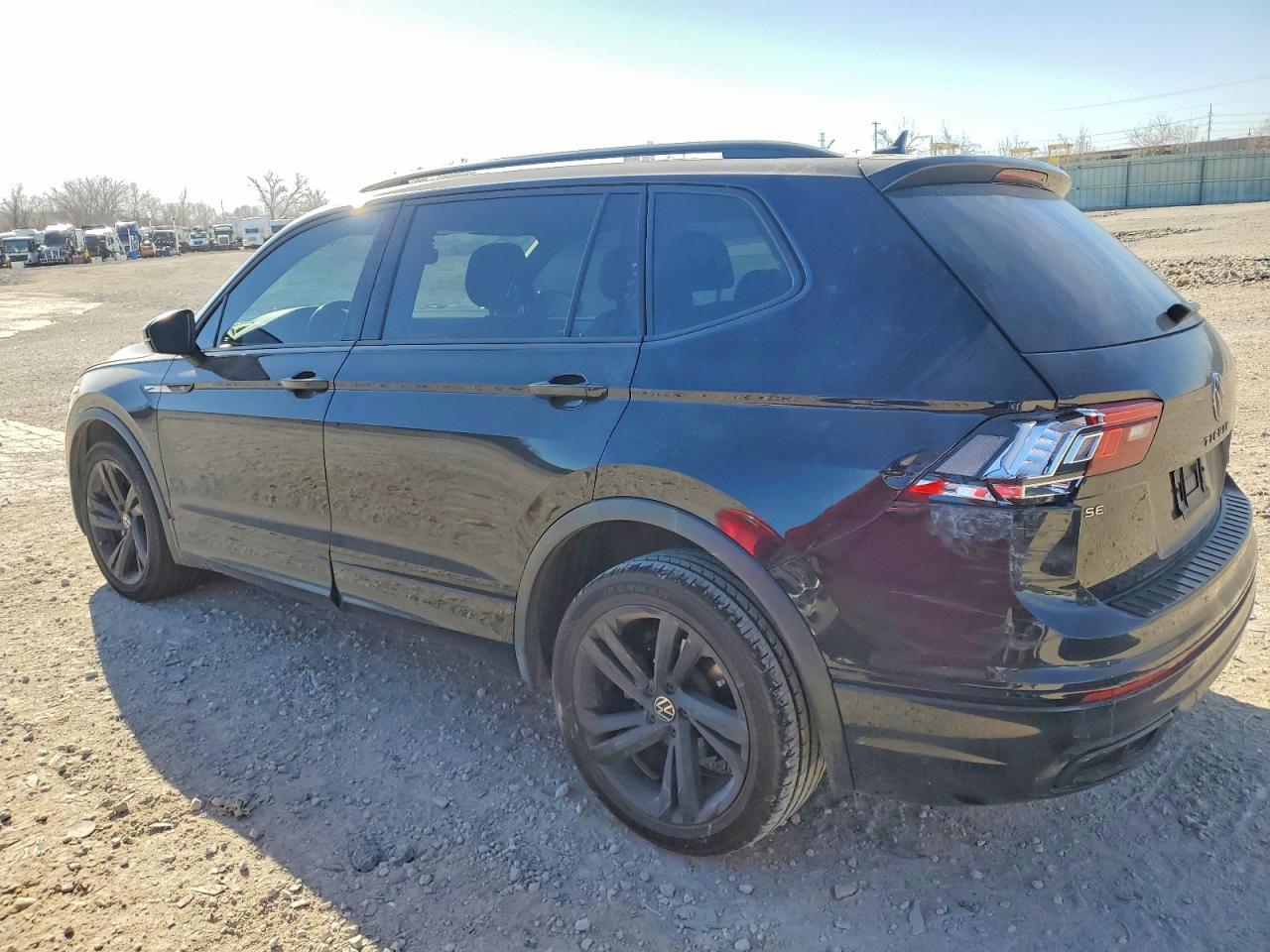 2023 Volkswagen Tiguan Se R-Line Black - zdjęcie 2